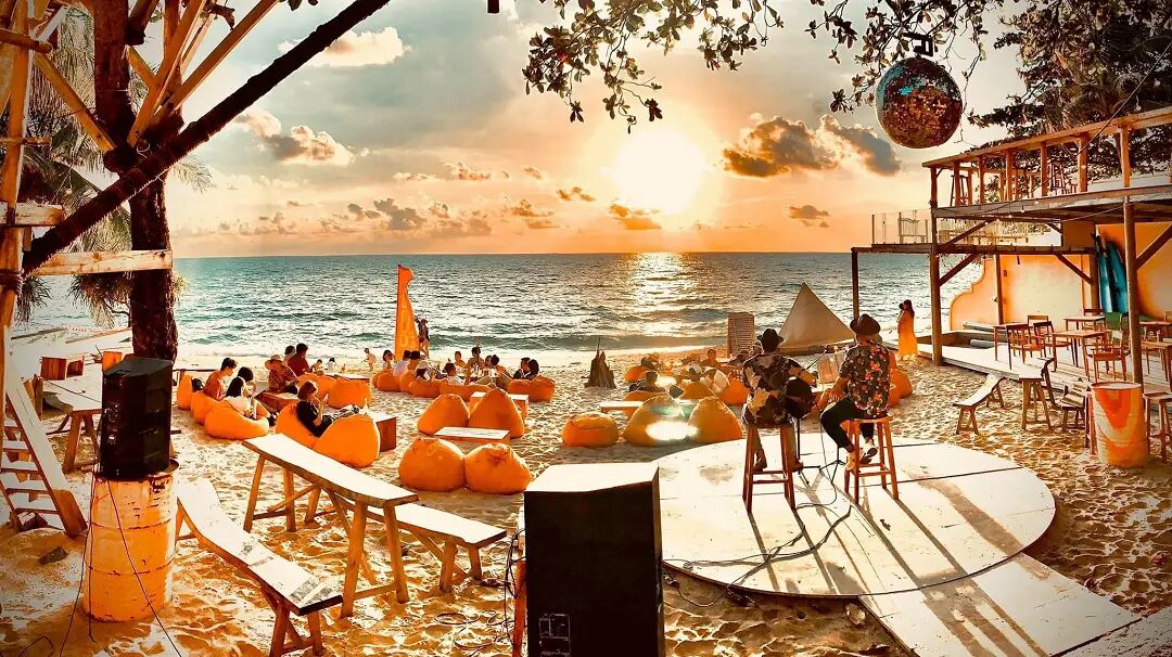 Phu Quoc Cafe Shop Beachfront is the best place for 30s Travelers